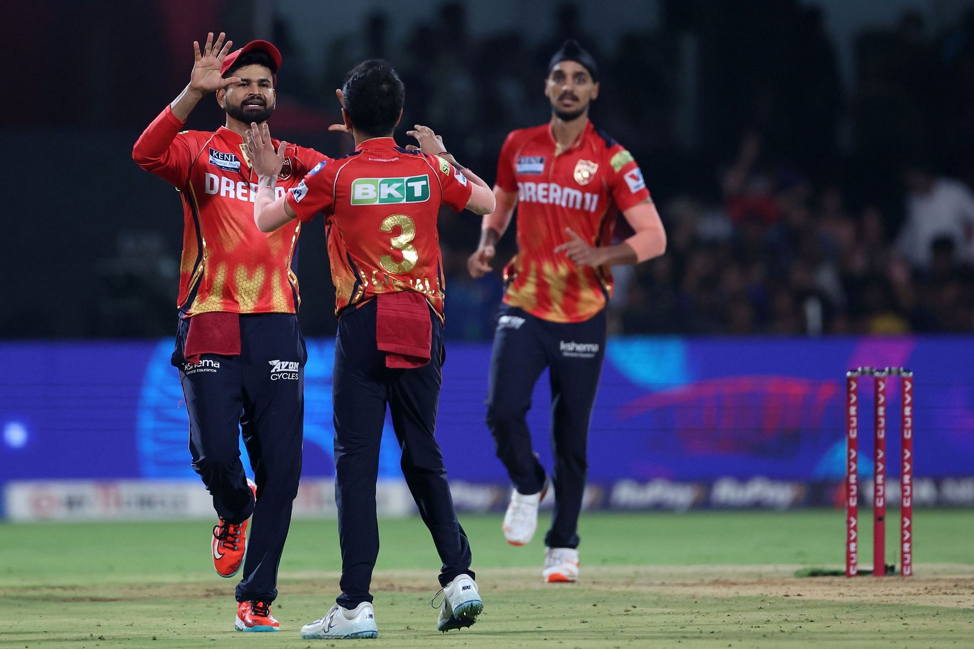 Yuzvendra Chahal and Shreyas Iyer. (Image Credits: IPL X)